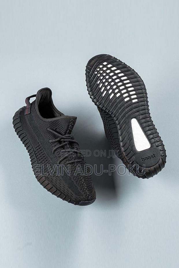 Adidas Yeezy Boost 350 V2 “Static Black” · Photo 4