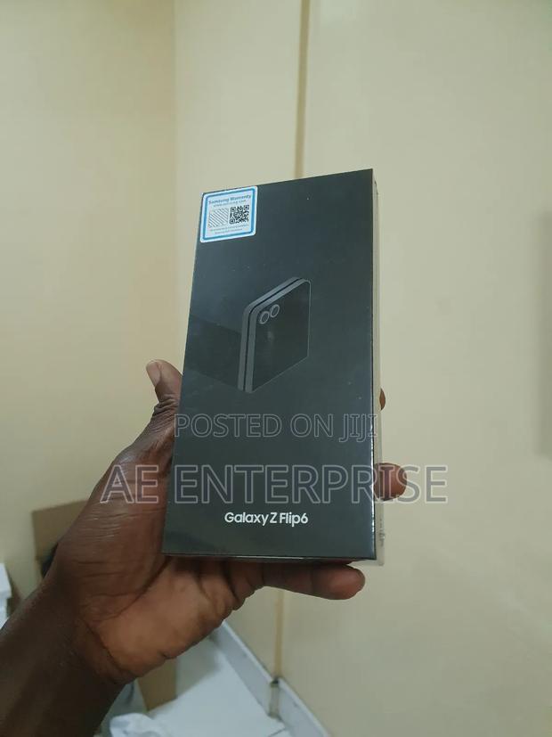 New Samsung Galaxy Z Flip6 256 GB Black photo 2