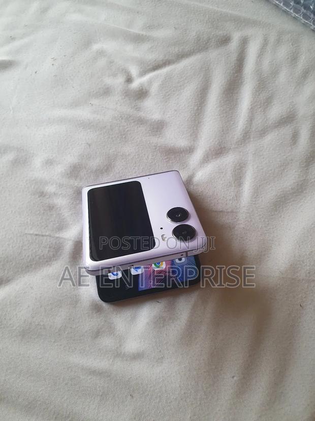 New Oppo Find N2 Flip 256 GB Silver photo 2