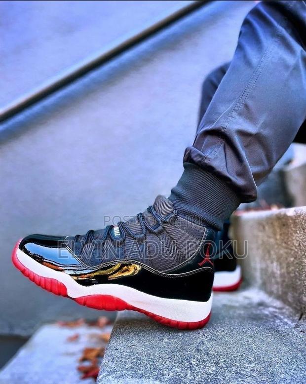 Air Jordan 11 Retro High "Bred” · Photo 4