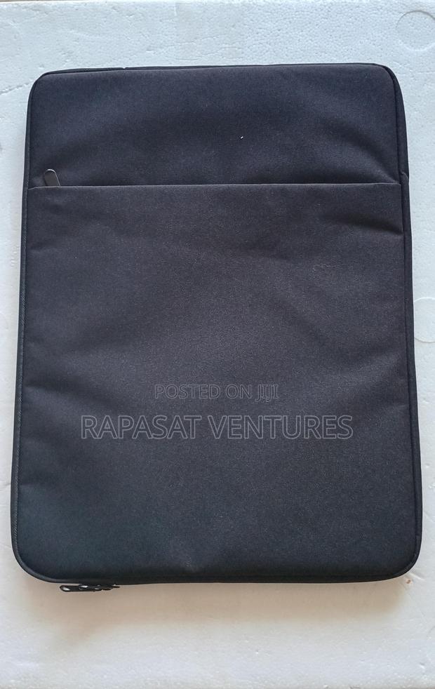Laptop Sleeve Bag 15.6" (Black 1 Side Zip) · Photo 2