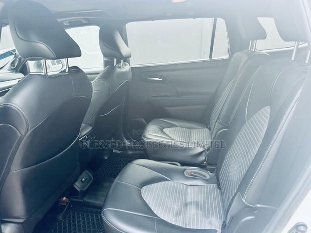 Toyota Highlander XSE 2021 White