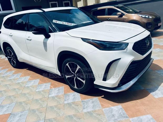 Toyota Highlander XSE 2021 White