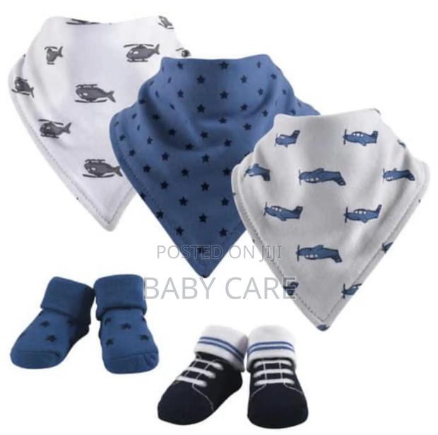 Baby Infant Boy Cotton Bib and Sock Set. photo 2