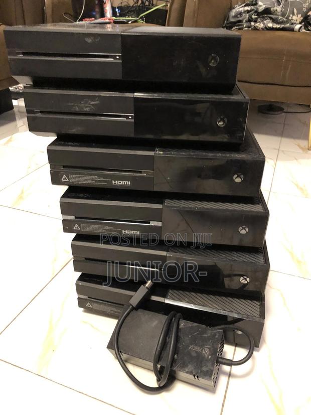 Xbox One 10 Games 1 Pad · Photo 2