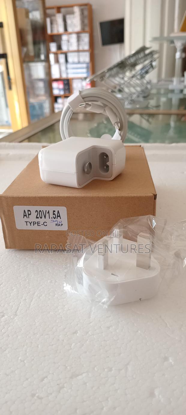 Apple Macbook 20v 1.5a 29w Type C Adapter · Photo 3