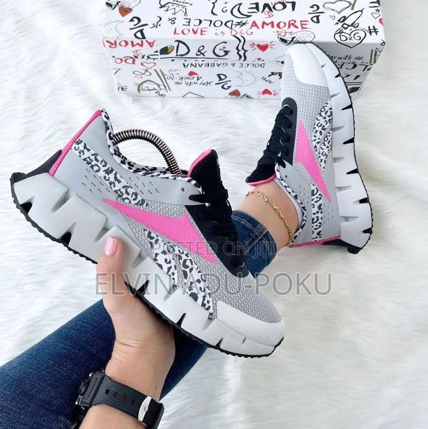Reebok Ladies Dynamica “ Noir Chalk Gum” · Photo 4