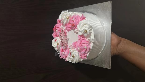 One Layer Beautiful Pink Cake · Photo 2