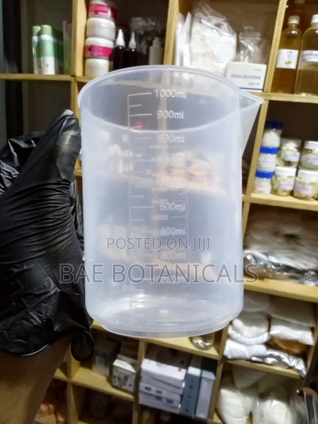 1000ml Engraved Plastic Measuring Cup · Photo 2