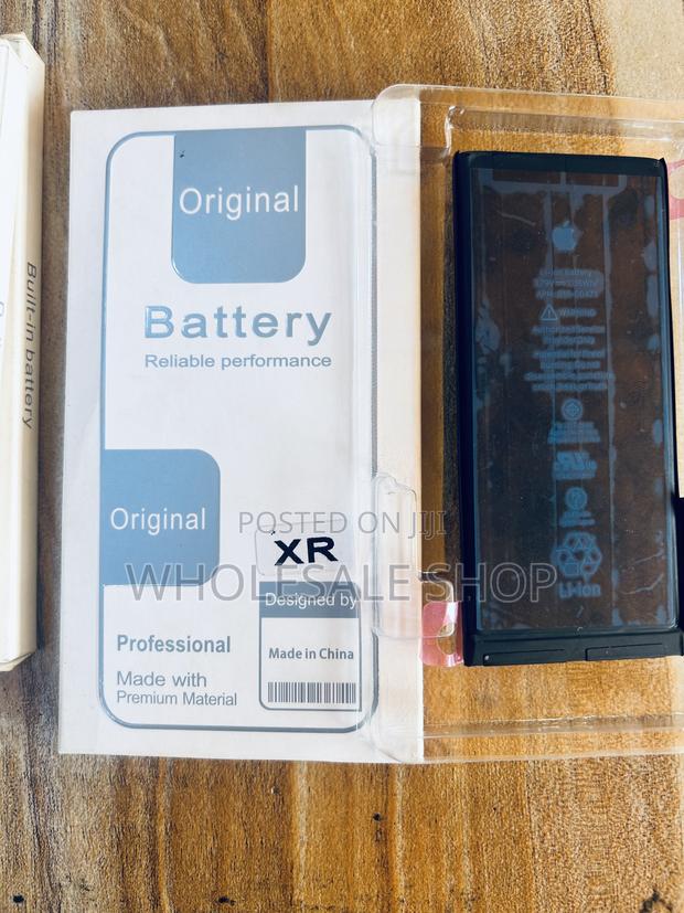 iPhone Xr Battery photo 2