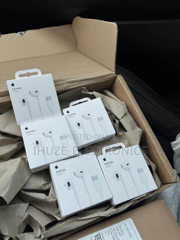 100% Genuine Apple Earpods (USB-C) - Latest Model · Photo 3