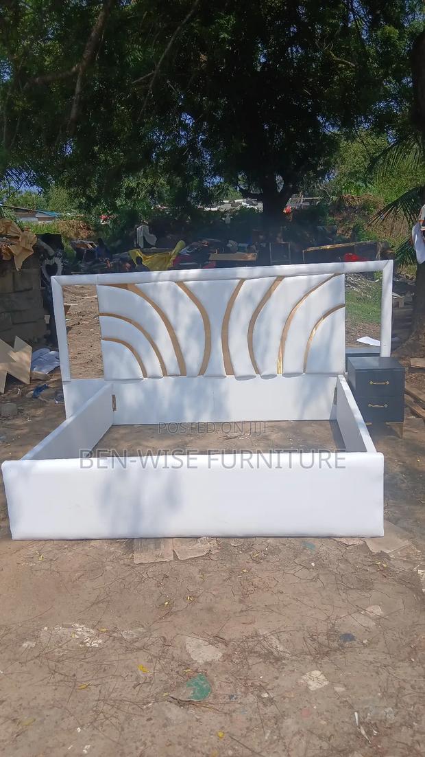 Quality Queen Size Bed · Photo 2