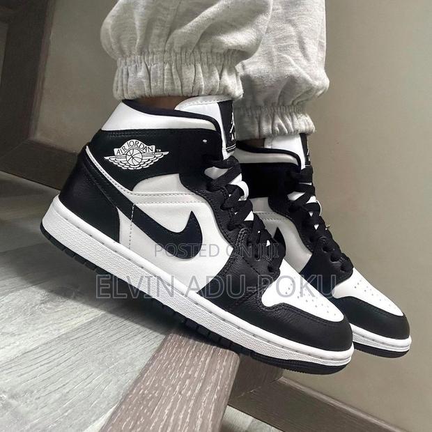 Air Jordan 1 Mid "Panda" · Photo 4