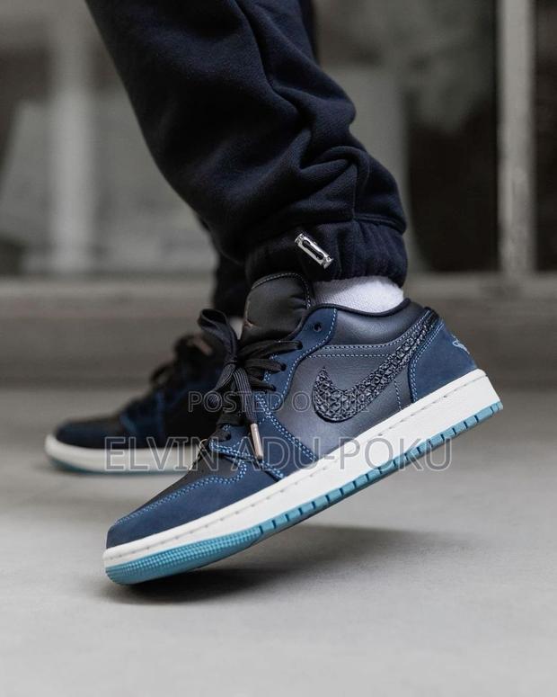 Air Jordan 1 Midnight Navy “Low” · Photo 4