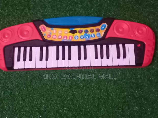 Piano or Keyboard for Children · Photo 2