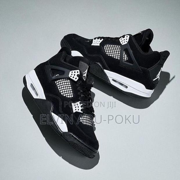 Air Jordan 4 "White Thunder" · Photo 3