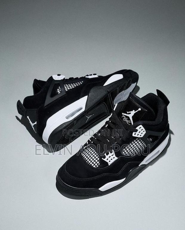 Air Jordan 4 "White Thunder" · Photo 4