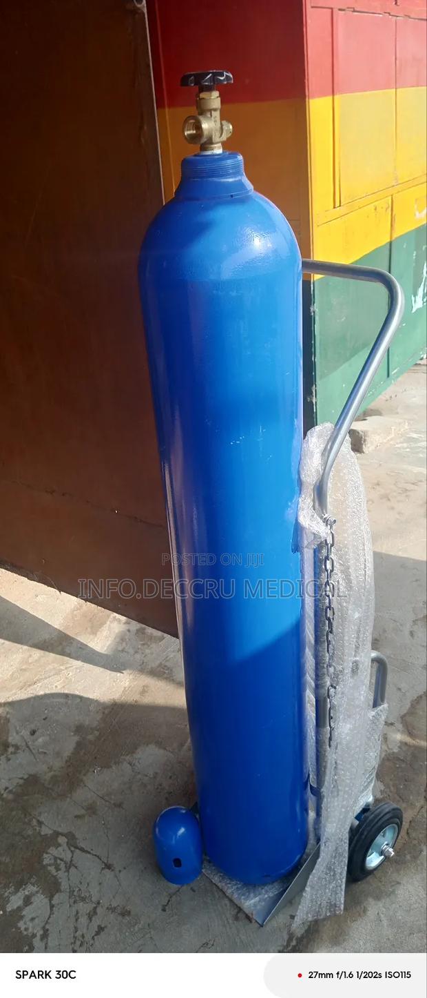 Oxygen Cylinder 40.5l With Trolley and Flowmeter · Photo 3