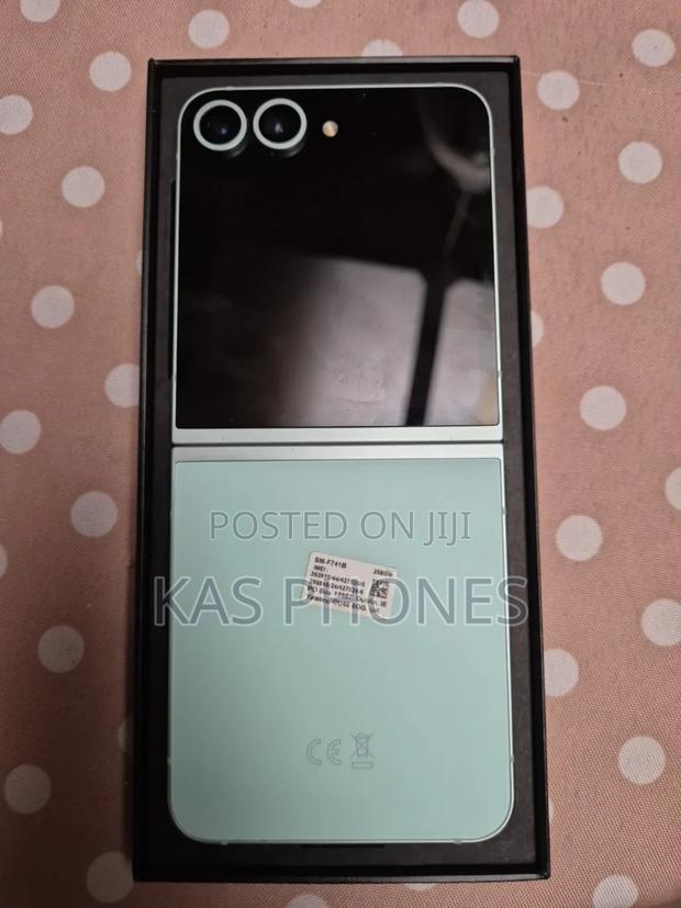 New Samsung Galaxy Z Flip6 256 GB
