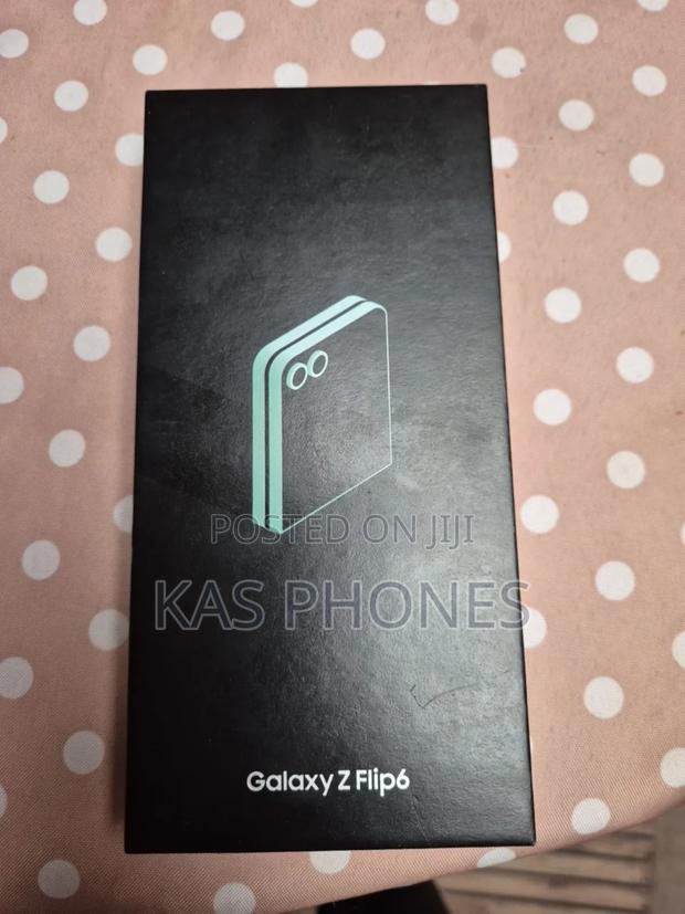 New Samsung Galaxy Z Flip6 256 GB photo 2