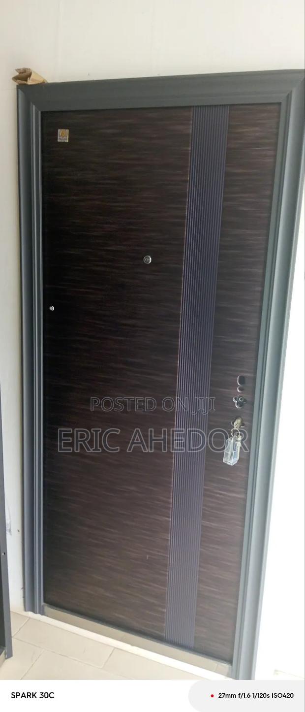 Smooth Paladin Security Door + Handle · Photo 2