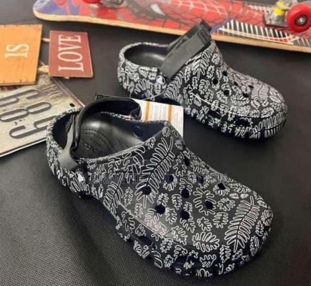 Your Casual Crocs Slides · Photo 4