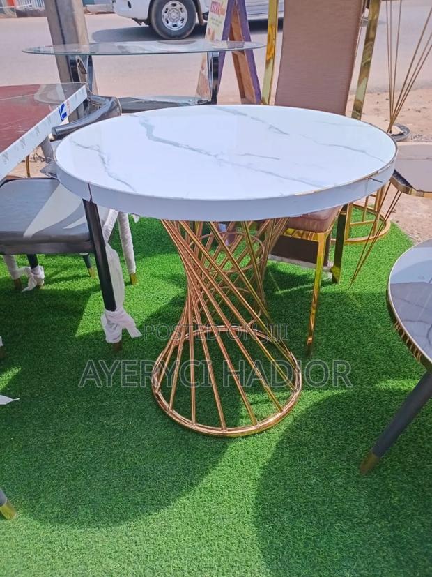 A Designable Dining Table