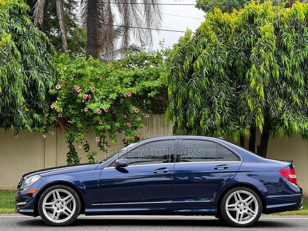 Mercedes-Benz C250 2014 Blue
