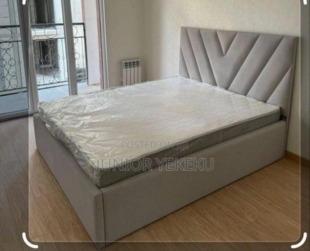 Queen Size Bed With Mattress · Photo 2