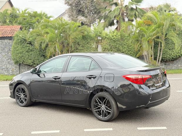 Toyota Corolla LE (1.8L 4cyl 2A) 2018 Black