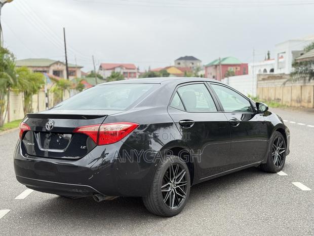 Toyota Corolla LE (1.8L 4cyl 2A) 2018 Black