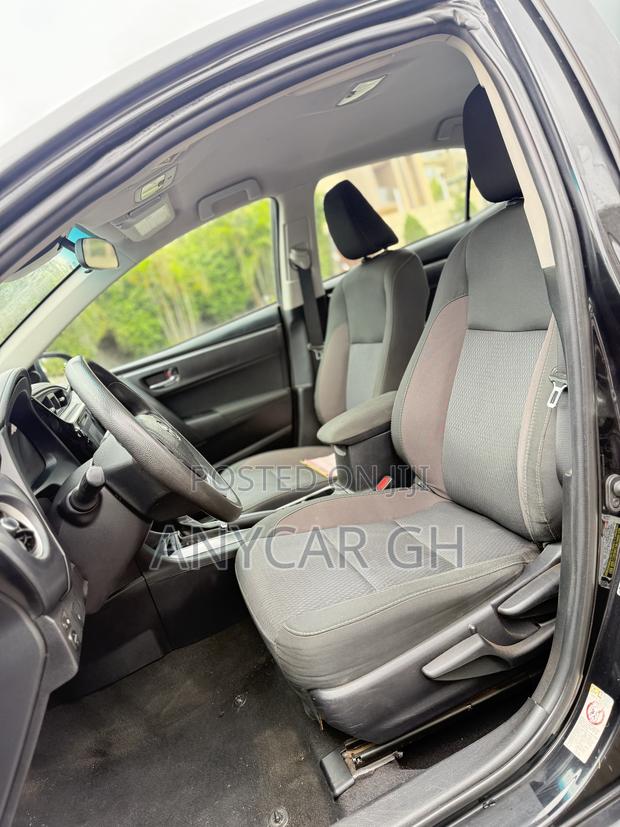 Toyota Corolla LE (1.8L 4cyl 2A) 2018 Black