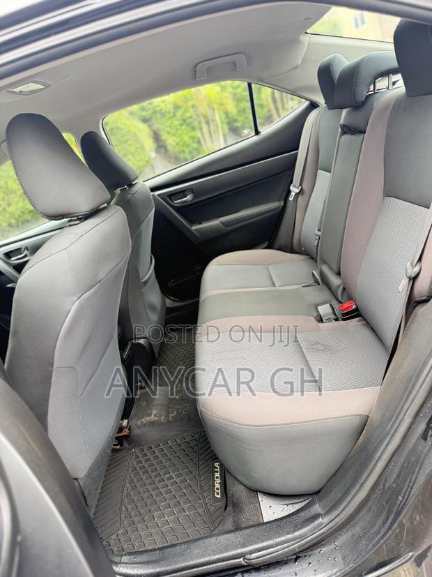 Toyota Corolla LE (1.8L 4cyl 2A) 2018 Black