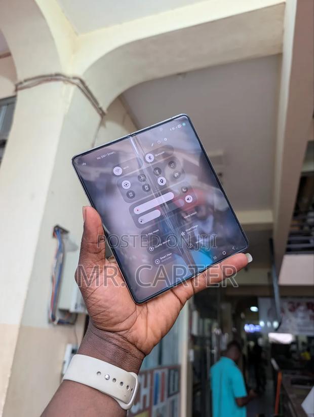 New Samsung Galaxy Z Fold 5 256 GB Blue photo 7