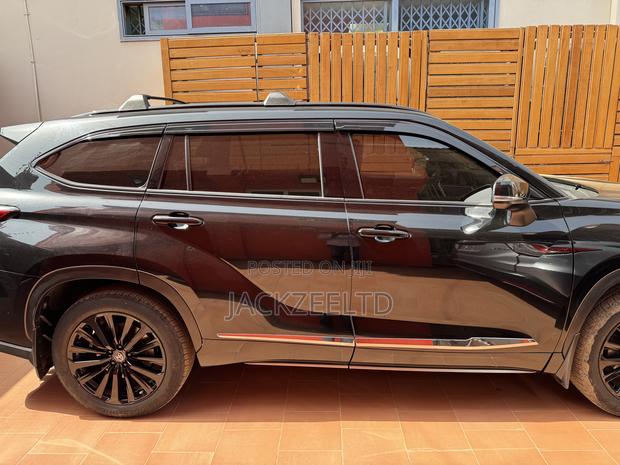Toyota Highlander XSE AWD 2024 Black