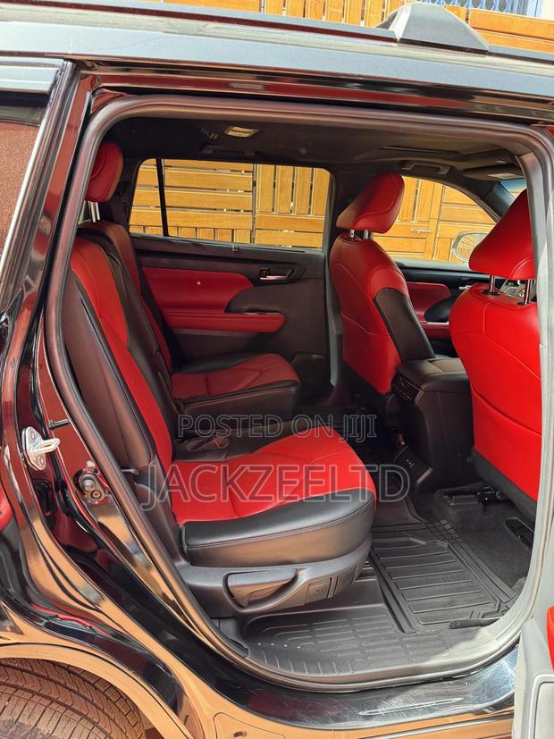 Toyota Highlander XSE AWD 2024 Black