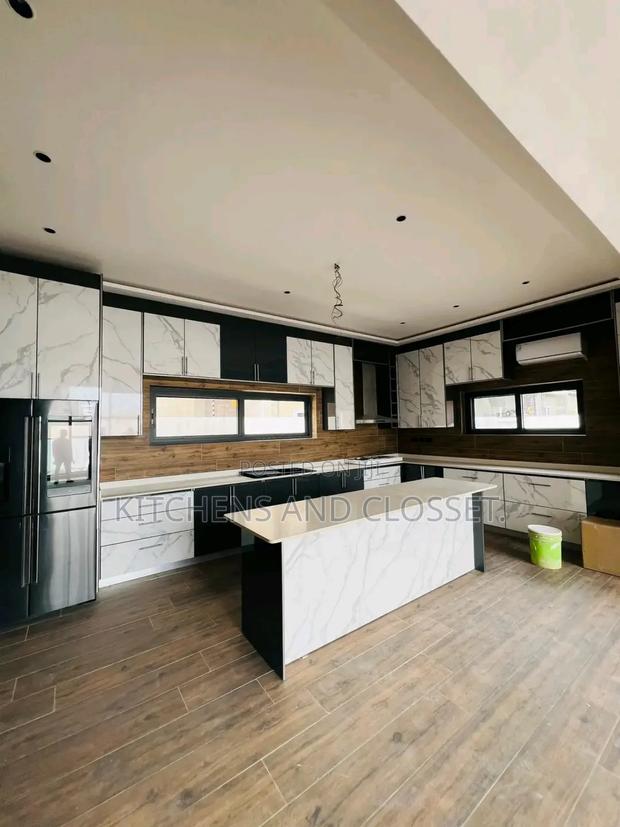 Luxury Kitchen Cabinent · Photo 2