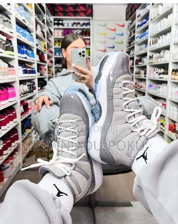 Air Jordan 11 Retro "Cool Grey” · Photo 4