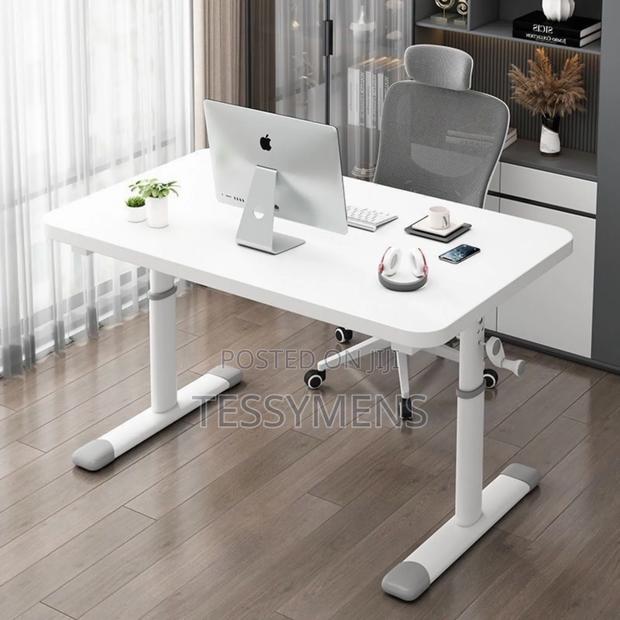 Manual Adjustable Table (120 by 60 Cm) photo 3