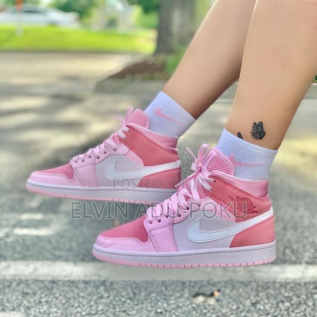 Wmn’S Air Jordan 1 “Rush Pink” · Photo 4