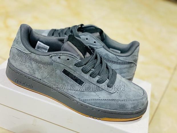 Reebok Gray Low Classic Sneaker · Photo 4