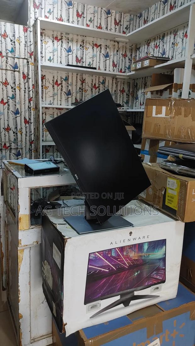 Dell Edgeless 24inch Monitor photo 8