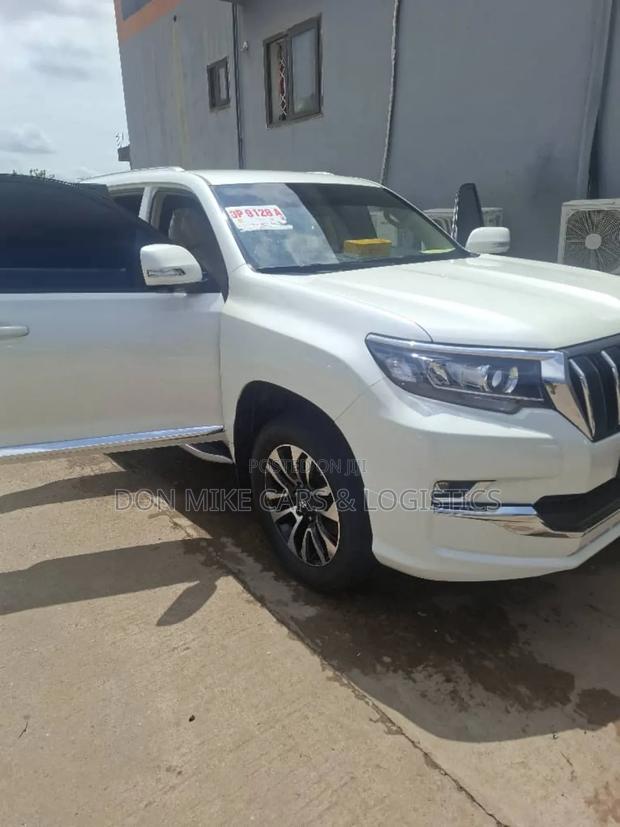 Toyota Land Cruiser Prado 2.7 2019 White photo 3