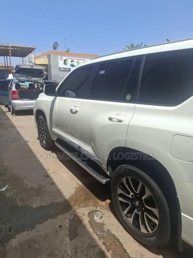 Toyota Land Cruiser Prado 2.7 2019 White photo 6