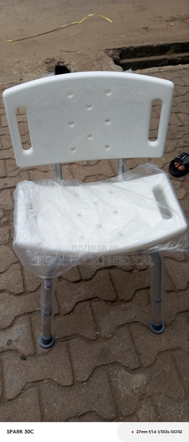 Shower Seat With Backrest · Photo 3