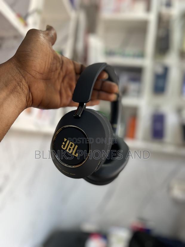 JBL Tune 960 Headphones · Photo 4