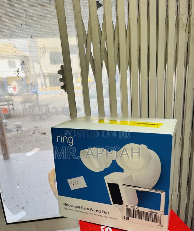 Convenient Ring Floodlight Security Cam Wired Plus · Photo 2