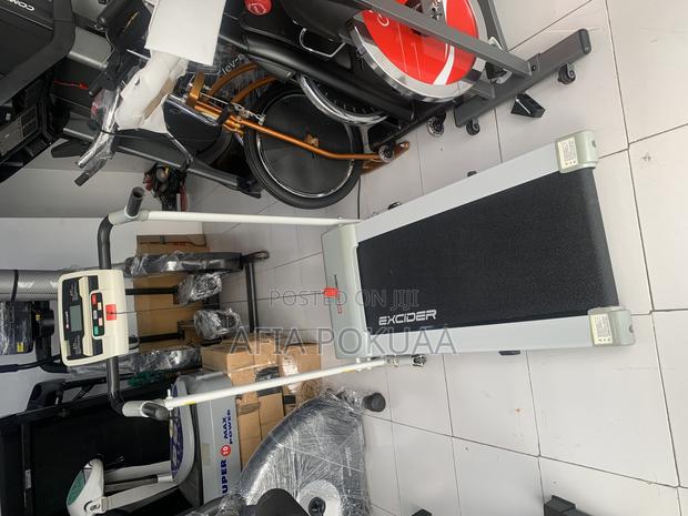 Treadmill 120kg · Photo 3