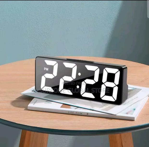 Multi-Function Digital Alarm Clock · Photo 4