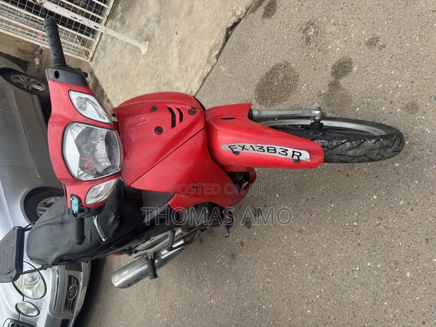 Honda 2009 Red · Photo 4